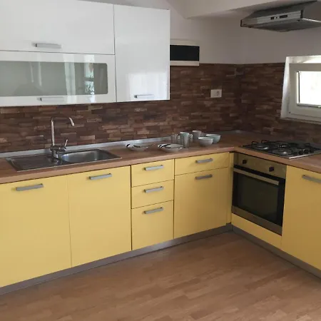 Hillside Bio With Mountain View *