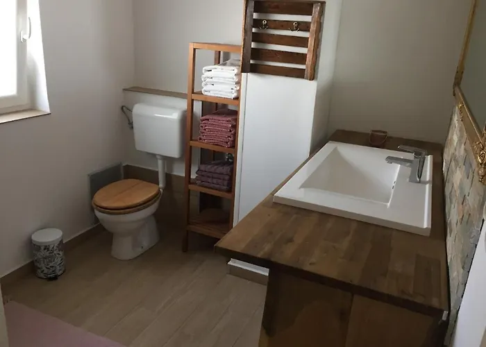 Hillside Bio With Mountain View *