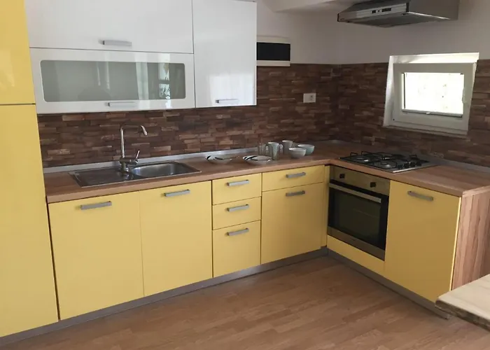 Hillside Bio With Mountain View *